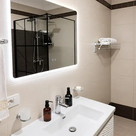 Апартаменты Sea & Escape - 2 Bedroom With Lift By The Дуррес